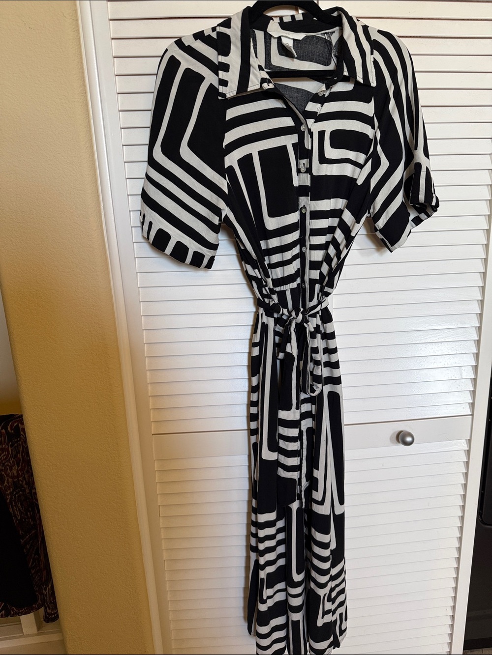 H & M Black & White Geometric Shirt Dress with Tie Waist